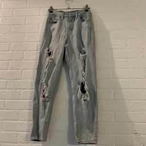 we are selling woman’s 00 ripped jeans